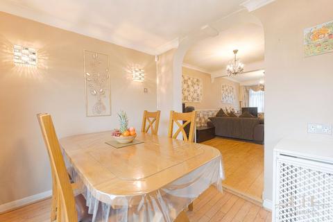 41 Barton Avenue, Romford, RM7 0NB