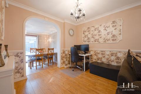 41 Barton Avenue, Romford, RM7 0NB