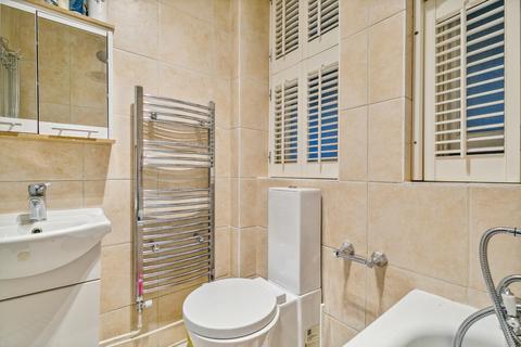 3 bedroom flat for sale, Vera Road, London