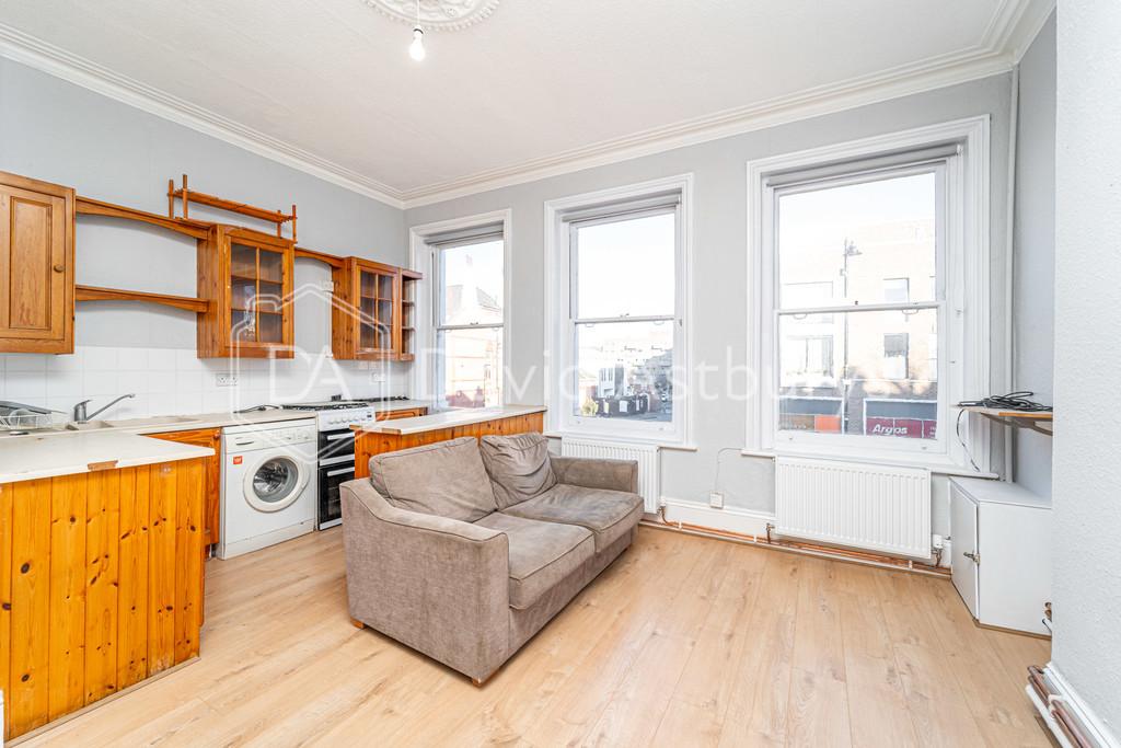 High Street, Hornsey, London 1 bed apartment £1,400 pcm (£323 pw)