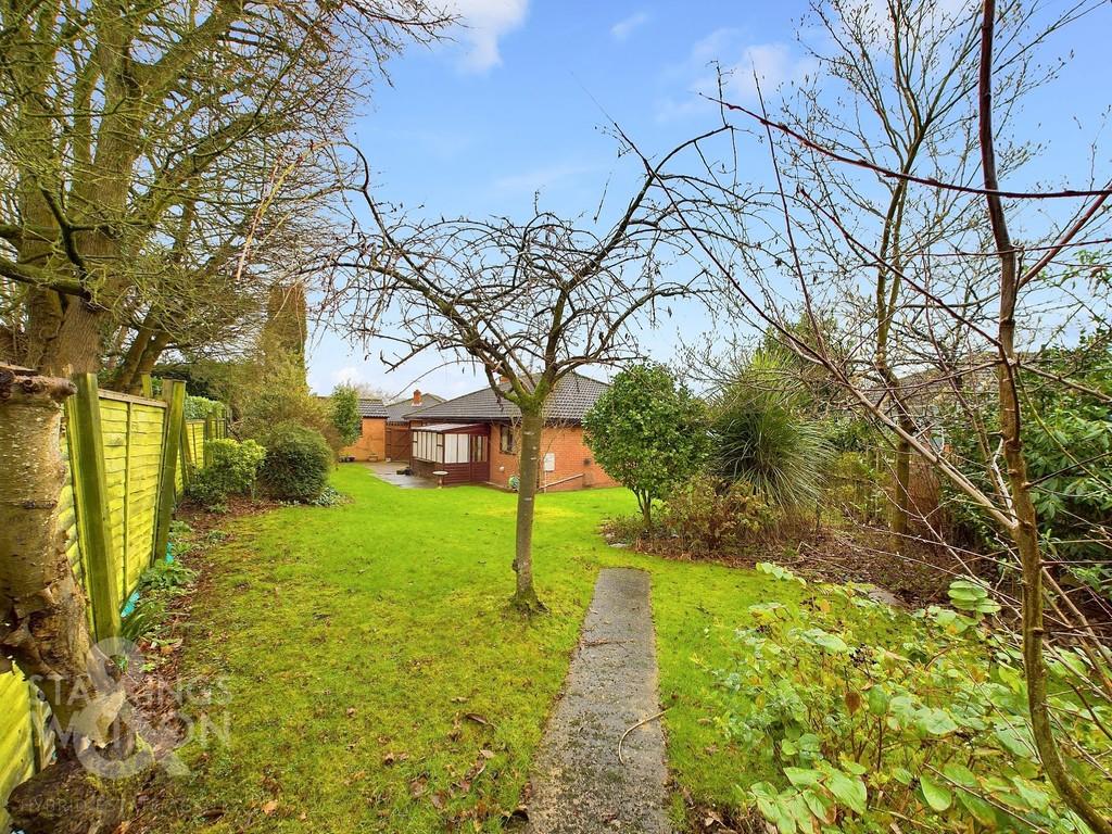 Laburnum Drive, Blofield, Norwich 3 bed detached bungalow for sale £