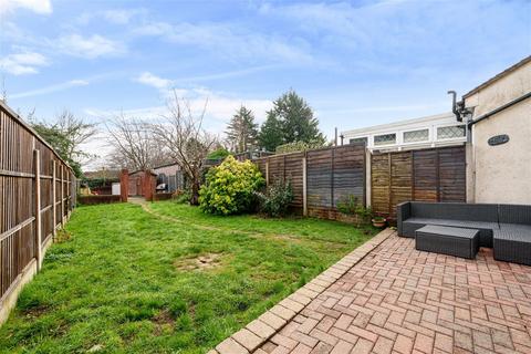 4 bedroom end of terrace house for sale - Twydall Lane, Gillingham ME8