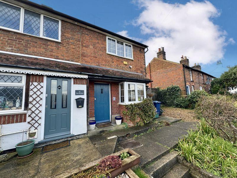 Lane, Wooburn Green HP10 2 bed semidetached house for sale £