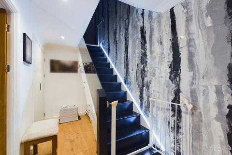 8 Larkspur Close, South Ockendon, RM15 6JG