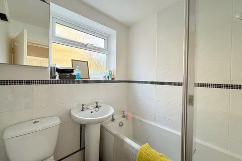 37 Denton Close, Kenilworth, CV8 1BJ