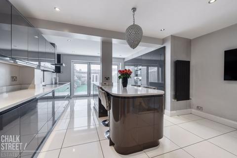 4 Birch Crescent, Hornchurch, RM11 2NW