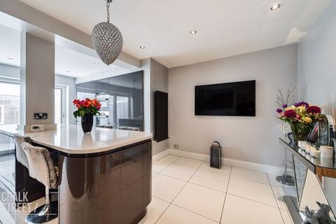 4 Birch Crescent, Hornchurch, RM11 2NW