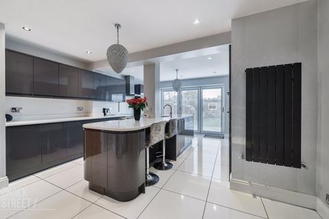 4 Birch Crescent, Hornchurch, RM11 2NW