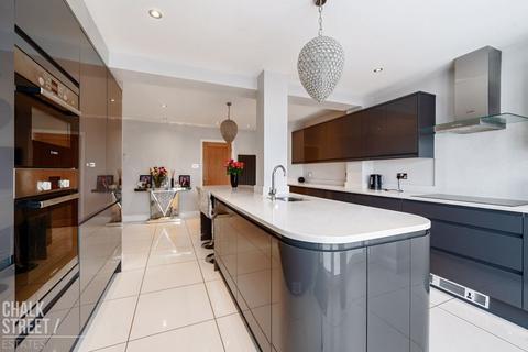 4 Birch Crescent, Hornchurch, RM11 2NW