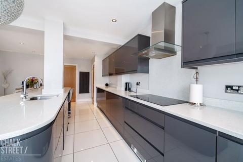 4 Birch Crescent, Hornchurch, RM11 2NW