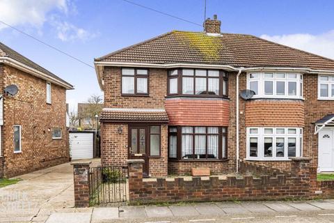 41 Gray Gardens, Rainham, RM13 7NH