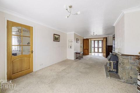 41 Gray Gardens, Rainham, RM13 7NH