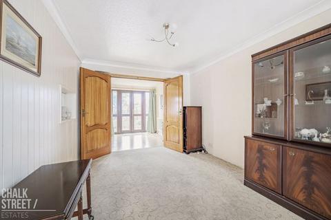 41 Gray Gardens, Rainham, RM13 7NH