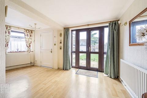 41 Gray Gardens, Rainham, RM13 7NH