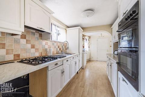 41 Gray Gardens, Rainham, RM13 7NH