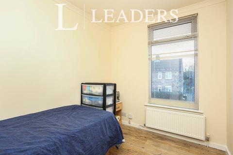1 bedroom in a house share to rent - Heavitree Road, London, SE18