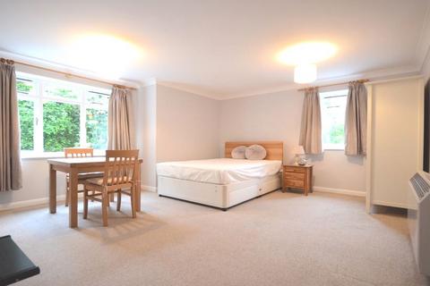 Studio to rent, Corfe Place