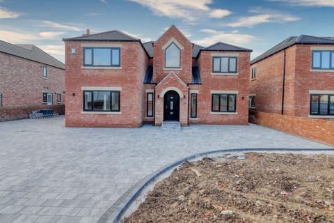 5 bedroom detached house for sale, North Street, West Butterwick