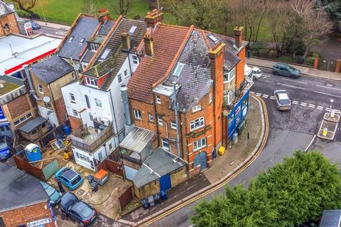 4 bedroom flat for sale, Wood Street, Barnet