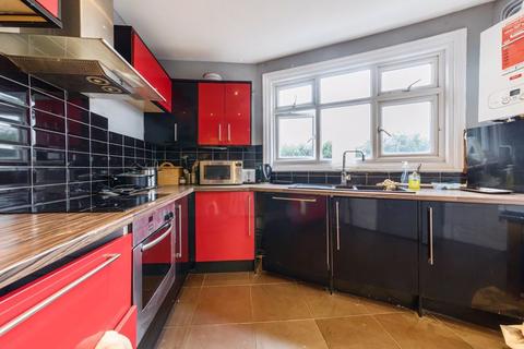 4 bedroom flat for sale, Wood Street, Barnet