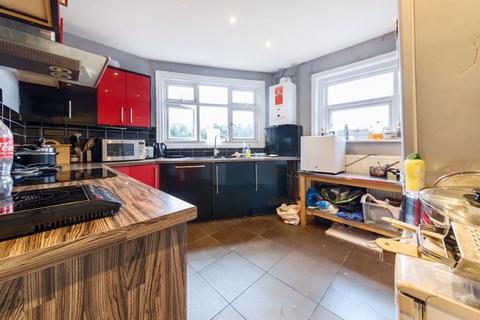 4 bedroom flat for sale, Wood Street, Barnet