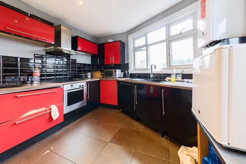 4 bedroom flat for sale, Wood Street, Barnet