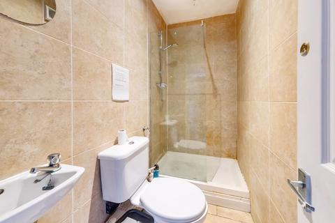 4 bedroom flat for sale, Wood Street, Barnet