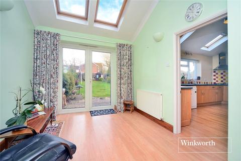 16 Ebbisham Road, Worcester Park, KT4 8NE