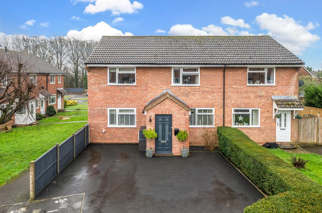 Langdon Close, Chard, Somerset, TA20 4 bed semidetached house for sale