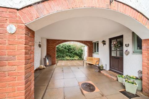 4 bedroom end of terrace house for sale, St. James Close, Harvington, Evesham