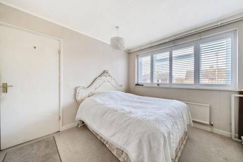 13 Barham Close, Bromley, BR2 8LU