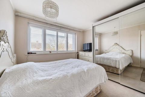 13 Barham Close, Bromley, BR2 8LU