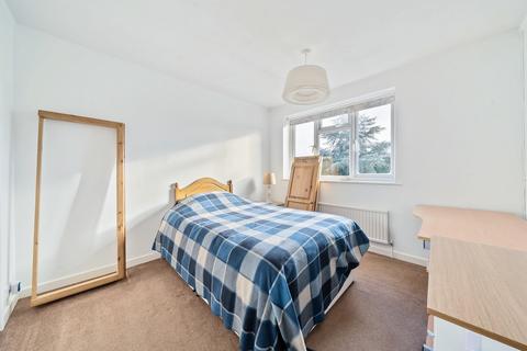 13 Barham Close, Bromley, BR2 8LU