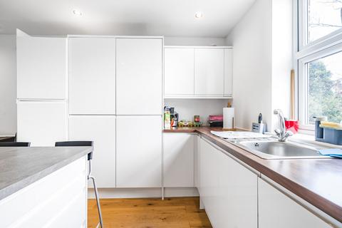 2 bedroom apartment for sale, Wiverton Road, London