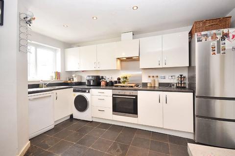 3 bedroom semi-detached house for sale - Weaver Court, Wakefield, West Yorkshire