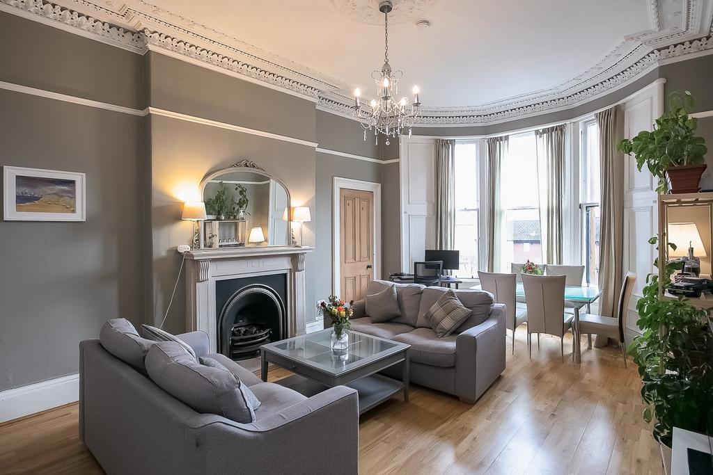 Laurel Street, Partick, Glasgow, G11 3 bed flat for sale £295,000