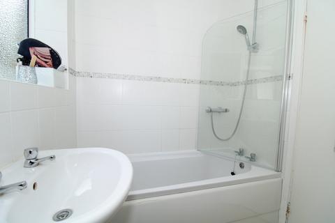 15 Ravensbourne Road, Bromley, BR1 1HN