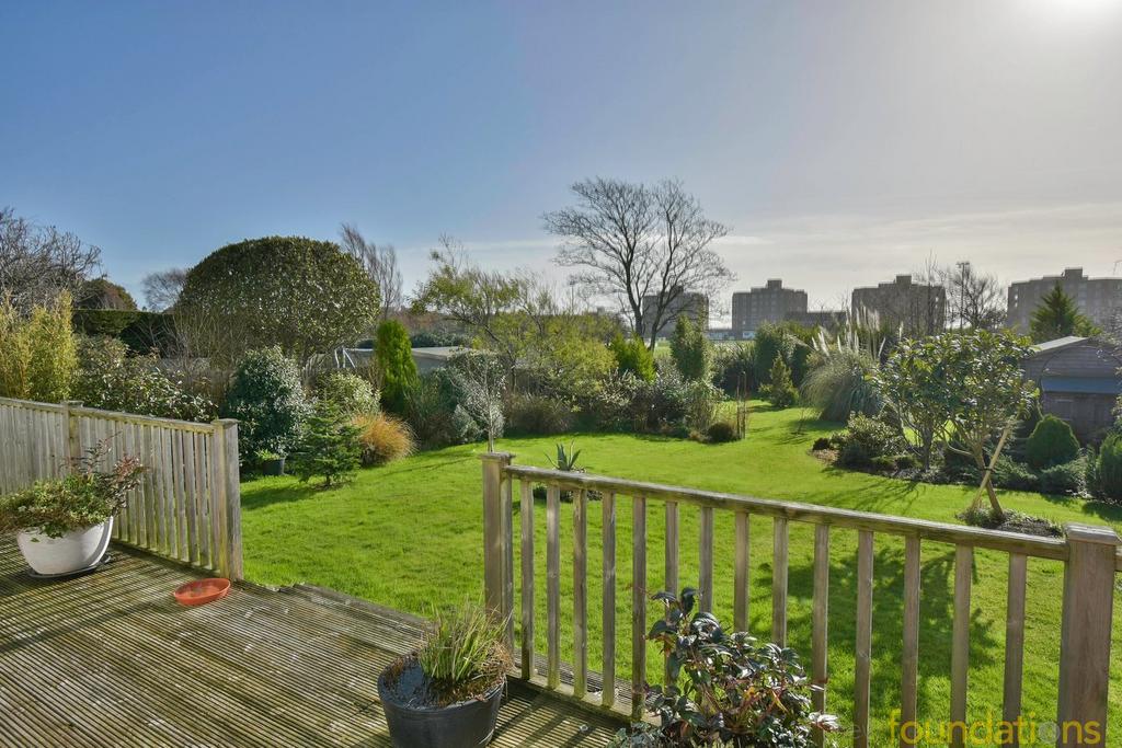 Cooden Drive, BexhillonSea, TN39 5 bed detached house for sale £800,000