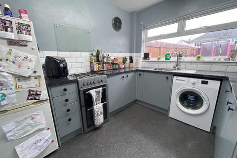 3 bedroom semi-detached house to rent, Bristol BS30