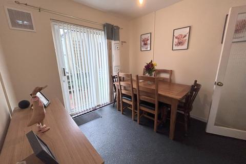 3 bedroom semi-detached house to rent, Bristol BS30