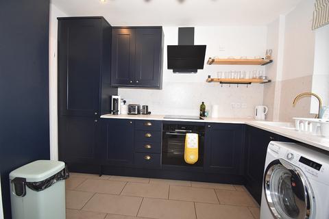 196a Topsham Road, Exeter, EX2 6AA