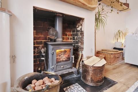 84 High Street, Godstone, RH9 8DP