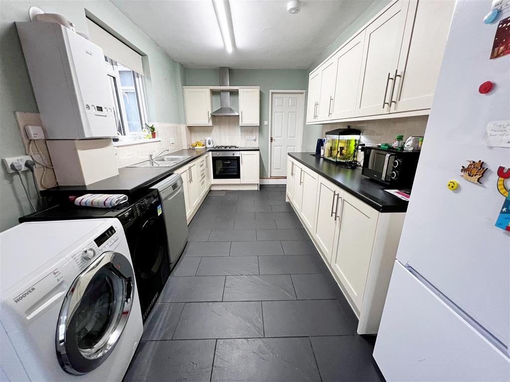 Elliston Street, Cleethorpes, N.E. Lincs, DN35 7HU 3 bed terraced house