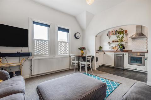2 bedroom flat for sale, 6 Canning Crescent, London N22