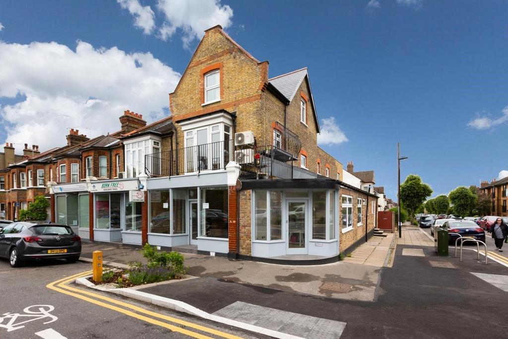 Hoppers Road, London N21 1 bed flat to rent £1,400 pcm (£323 pw)