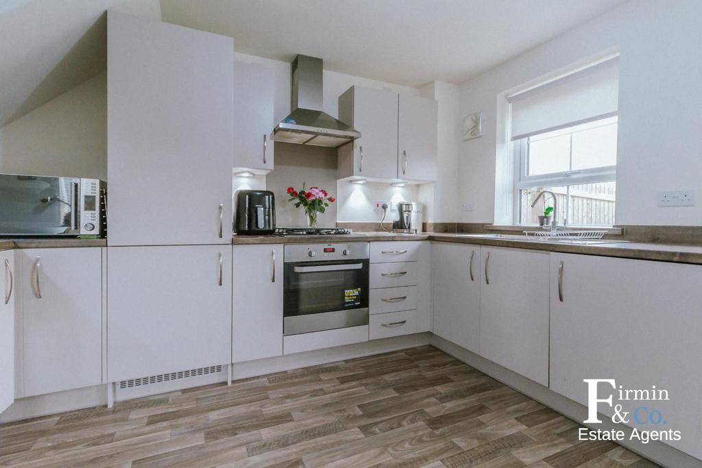 Aqua Drive, Peterborough PE7 2 bed house to rent £950 pcm (£219 pw)