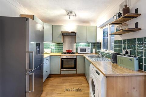 79 Douglas Road, Tonbridge, TN9 2UD
