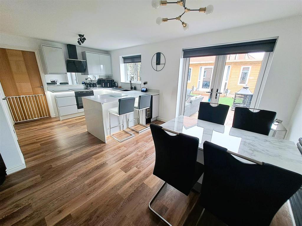 Re Fitted Kitchen/Diner