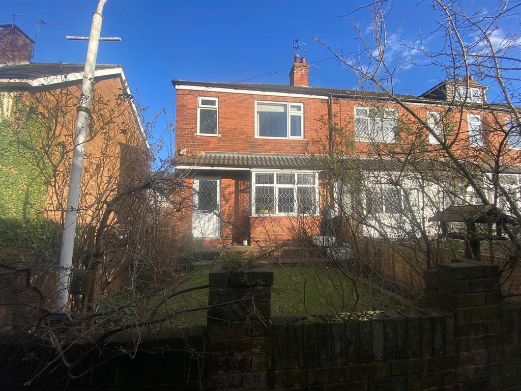 Thorncliffe Gardens, Street, Cottingham 3 bed end of terrace
