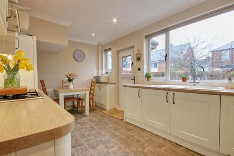 3 bedroom end of terrace house for sale, Thorncliffe Gardens, George Street, Cottingham